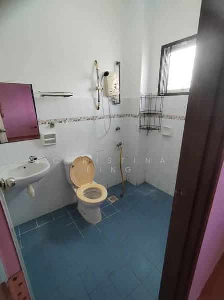 Double Storey Terrace @ Taman Setia Indah 2 untuk Untuk Disewa - RM 1,800 /bulan, Mac 2026 - Bathroom - PropertyGuru.com.my