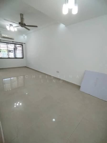 Double Storey Terrace @ Taman Setia Indah 2 untuk Untuk Disewa - RM 1,800 /bulan, Mac 2026 - Living Room - PropertyGuru.com.my