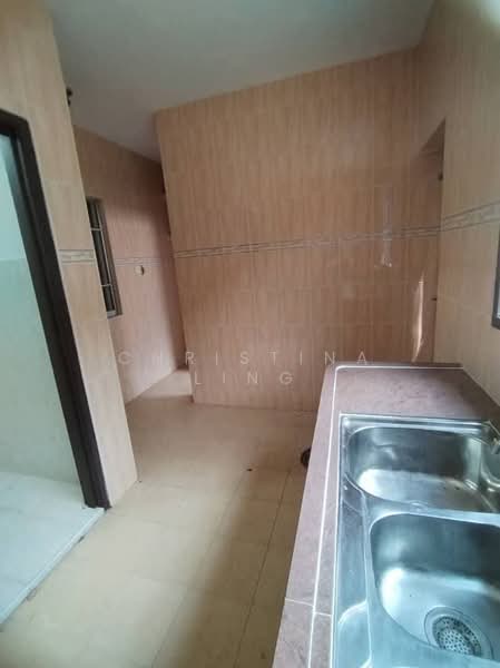 Double Storey Terrace @ Taman Setia Indah 2 untuk Untuk Disewa - RM 1,800 /bulan, Mac 2026 - Kitchen - PropertyGuru.com.my