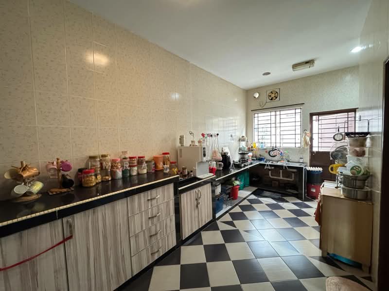 2-storey Terraced House for Sale in Taman Damai Utama (Bandar Kinrara) - Imran Jaafar - Kitchen - PropertyGuru.com.my
