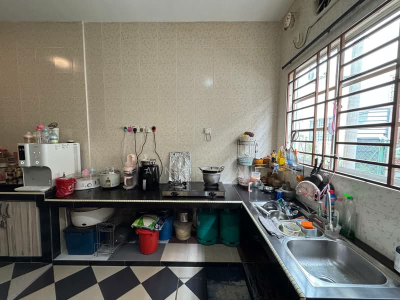 2-storey Terraced House for Sale in Taman Damai Utama (Bandar Kinrara) - Imran Jaafar - Kitchen - PropertyGuru.com.my
