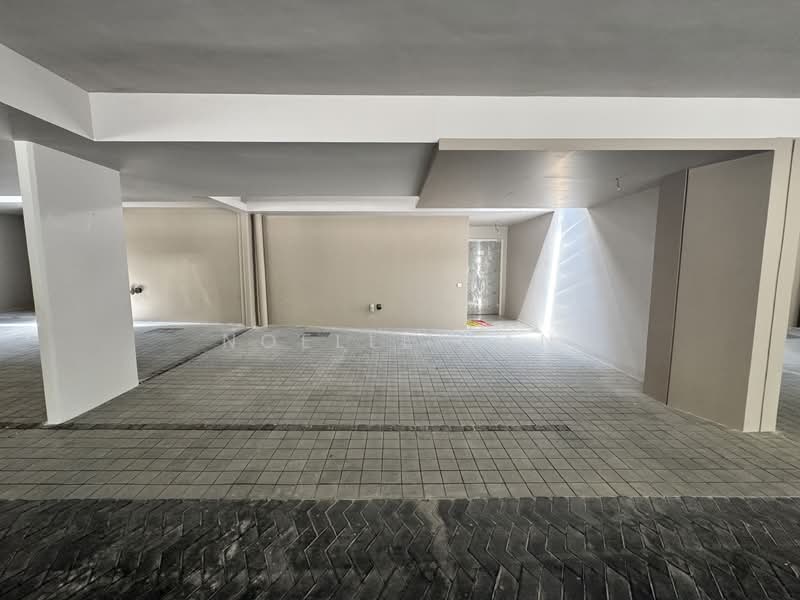 3-storey Terraced House for Sale in Taman Bukit Serdang (Seri Kembangan) - Noelle Tan - Car Park - PropertyGuru.com.my