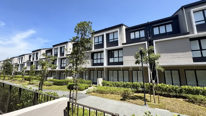 3-storey Terraced House for Sale in Taman Bukit Serdang (Seri Kembangan) - Noelle Tan - Garden Terrace View - PropertyGuru.com.my