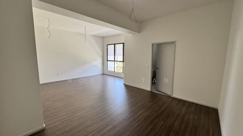 3-storey Terraced House for Sale in Taman Bukit Serdang (Seri Kembangan) - Noelle Tan - Master Bedroom - PropertyGuru.com.my