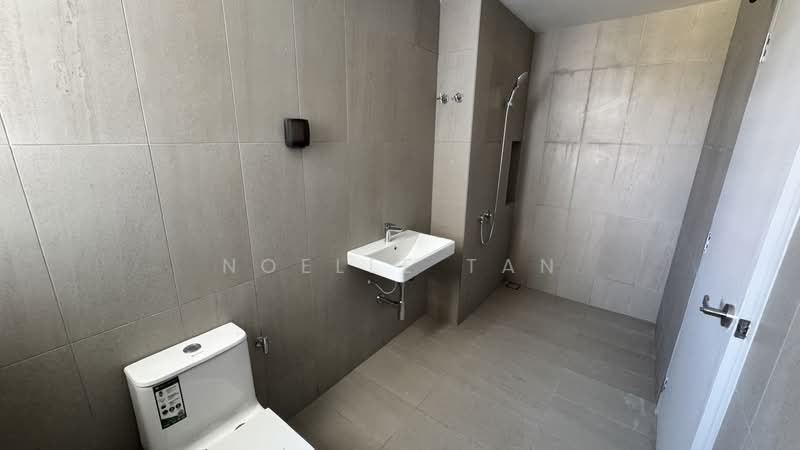 3-storey Terraced House for Sale in Taman Bukit Serdang (Seri Kembangan) - Noelle Tan - Master Bathroom - PropertyGuru.com.my