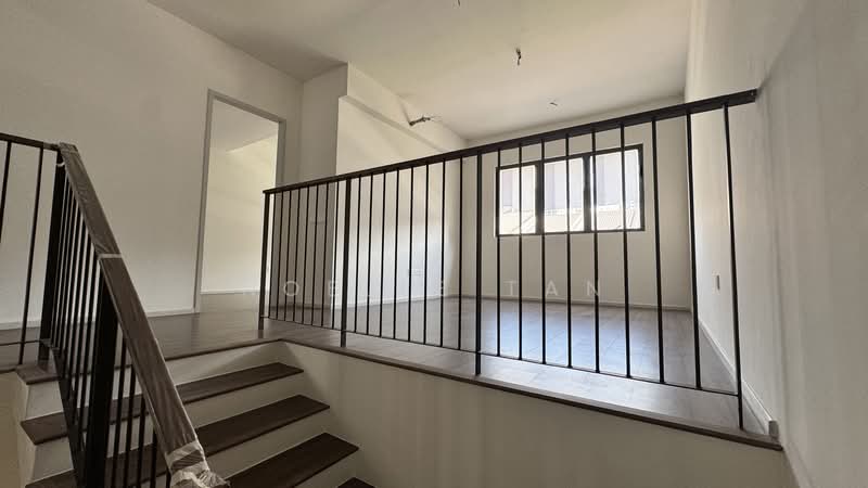 3-storey Terraced House for Sale in Taman Bukit Serdang (Seri Kembangan) - Noelle Tan - Family Hall Area 2 - PropertyGuru.com.my