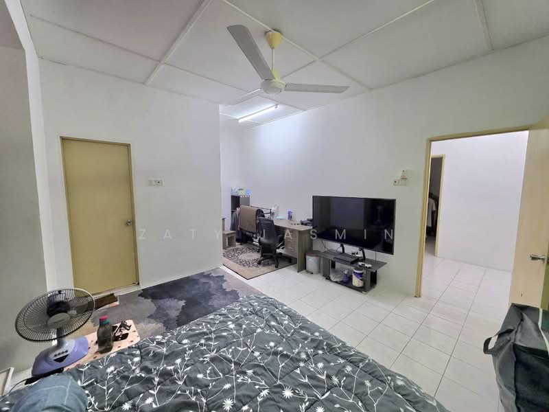 2-storey Terraced House for Sale in Taman Sinaran (Balakong) - Zaty Jasmin - Bedroom - PropertyGuru.com.my