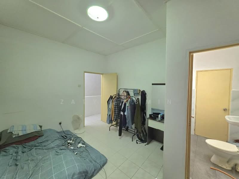 2-storey Terraced House for Sale in Taman Sinaran (Balakong) - Zaty Jasmin - Bedroom - PropertyGuru.com.my