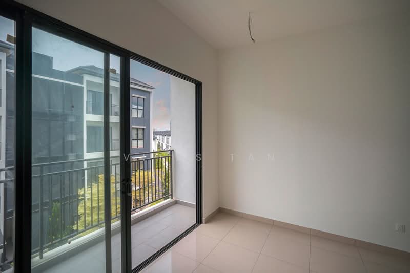 Townhouse for Sale in Setia Alam (Selangor) - Vitas Tan - Balcony - PropertyGuru.com.my