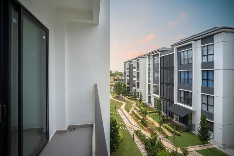 Townhouse for Sale in Setia Alam (Selangor) - Vitas Tan - Balcony - PropertyGuru.com.my