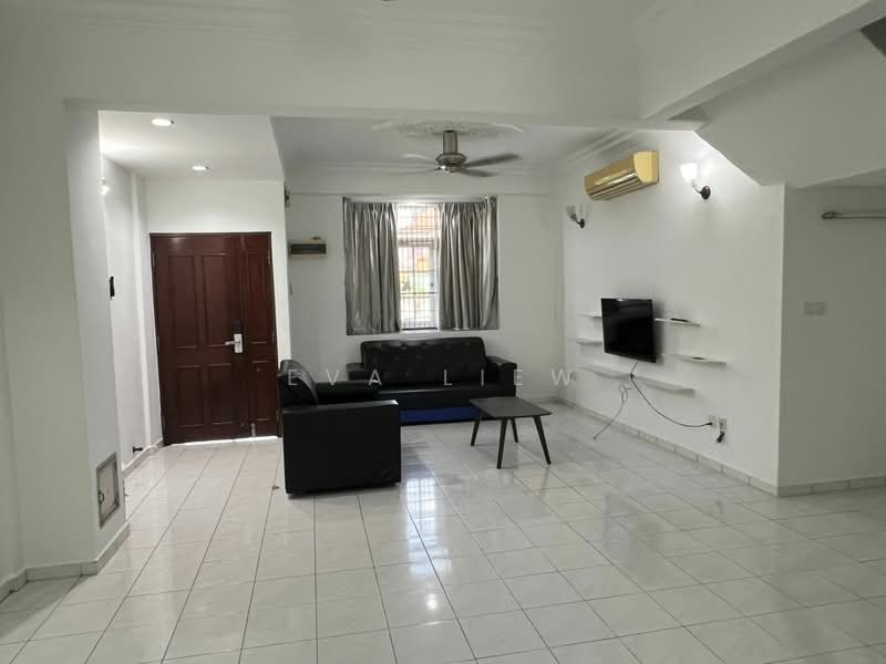 2-storey Terraced House for Sale in Taman Tunas Muda (Sungai Ara) - Eva Liew - Living Room - PropertyGuru.com.my