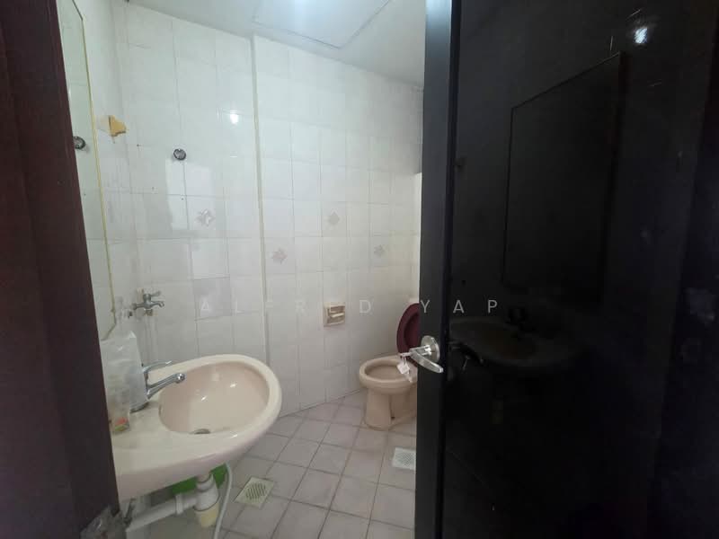 Apartment for Rent at Mewah View Luxurious Apartments - Alfred Yap - Bathroom - PropertyGuru.com.my