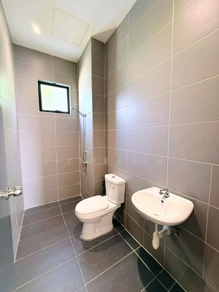 Semi-Detached House for Sale in Dengkil (Selangor) - Azizirrahim . - Bathroom - PropertyGuru.com.my