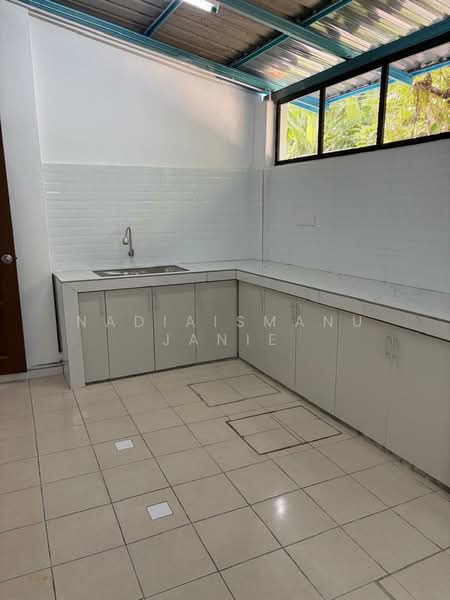 2-storey Terraced House for Rent in Taman Ukay Heights (Ulu Kelang) - NadiaIsmanu Janie - wet kitchen - PropertyGuru.com.my