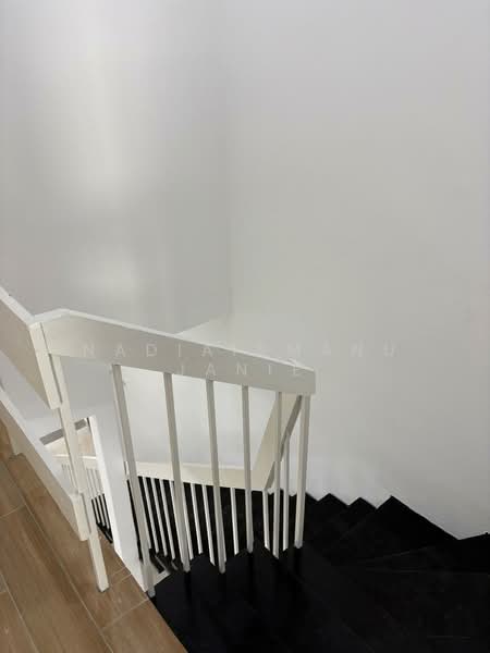 2-storey Terraced House for Rent in Taman Ukay Heights (Ulu Kelang) - NadiaIsmanu Janie - stairs - PropertyGuru.com.my