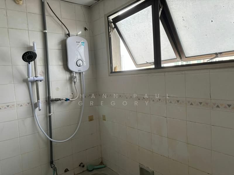 Condominium for Sale at The Vistana - Johann Paul Gregory - Bathroom - PropertyGuru.com.my