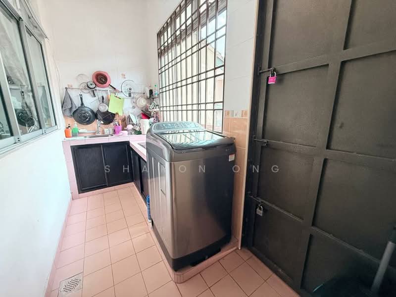 Taman Daya untuk Untuk Dijual - RM 700,000, Mac 2026 - Kitchen - PropertyGuru.com.my