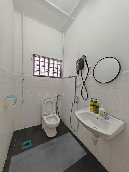 Rumah Teres 1 Tingkat untuk Dijual di Taman Rasah Jaya (Rasah) - Shane Tan - Bathroom - PropertyGuru.com.my
