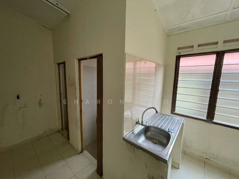 Taman Dahlia untuk Untuk Dijual - RM 370,000, Mac 2026 - Kitchen - PropertyGuru.com.my