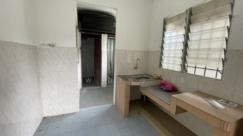 Flat for Sale at Putri Laksamana - Chew Ding Jie - Kitchen - PropertyGuru.com.my