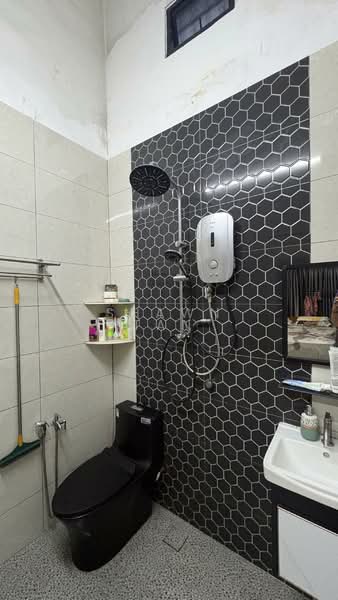 Rumah Teres 1 Tingkat untuk Dijual di Puchong (Selangor) - Shawn Tan - Bathroom - PropertyGuru.com.my