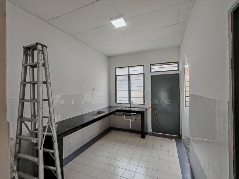 1-storey Terraced House for Sale in Bukit Beruntung (Serendah) - Bella Leong - Kitchen - PropertyGuru.com.my