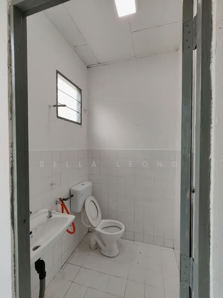 1-storey Terraced House for Sale in Bukit Beruntung (Serendah) - Bella Leong - Bathroom - PropertyGuru.com.my