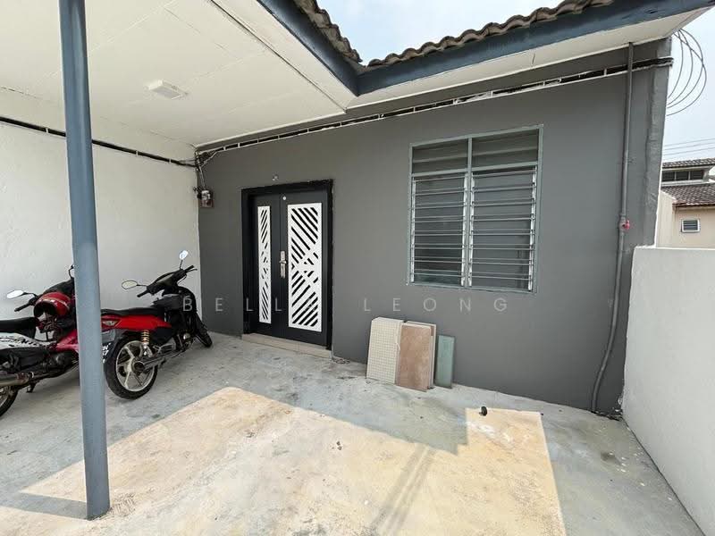 Rumah Teres 1-Tingkat untuk Dijual di Bukit Beruntung (Serendah) - Bella Leong - Exterior - PropertyGuru.com.my