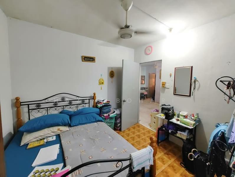 Flat PKNS Seksyen 8 untuk Untuk Dijual - RM 180,000, Mac 2026 - Bedroom - PropertyGuru.com.my