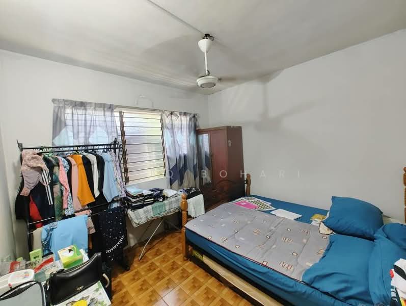 Flat PKNS Seksyen 8 untuk Untuk Dijual - RM 180,000, Mac 2026 - Bedroom - PropertyGuru.com.my