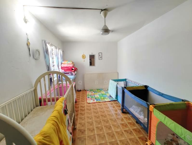 Flat PKNS Seksyen 8 untuk Untuk Dijual - RM 180,000, Mac 2026 - Bedroom - PropertyGuru.com.my