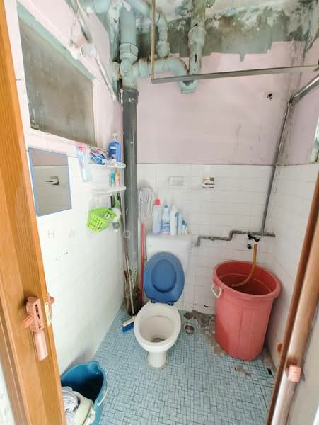 Flat PKNS Seksyen 8 untuk Untuk Dijual - RM 180,000, Mac 2026 - Bathroom - PropertyGuru.com.my