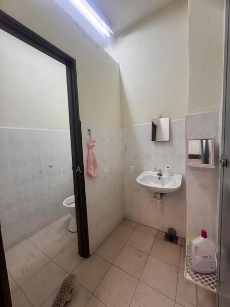 Pandamaran Industrial Estate untuk Untuk Disewa - RM 6,500 /bulan, Mac 2026 - Bathroom - PropertyGuru.com.my