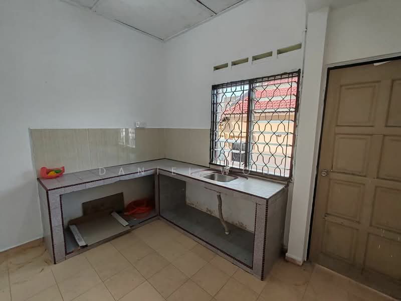 Taman Universiti untuk Untuk Dijual - RM 450,000, Mac 2026 - Kitchen - PropertyGuru.com.my