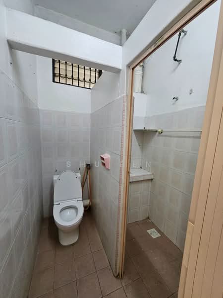 Taman Air Itam untuk Untuk Dijual - RM 240,000, Mac 2026 - Bathroom - PropertyGuru.com.my