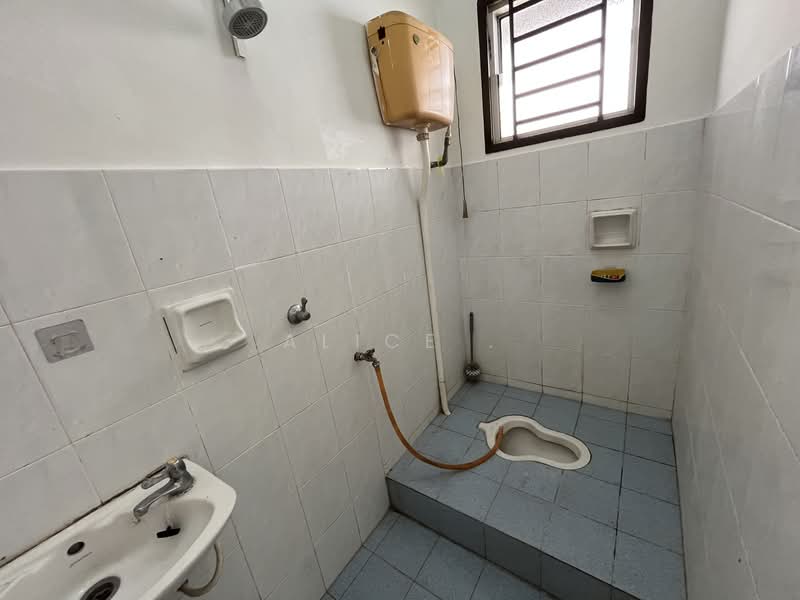 Taman Puteri Wangsa untuk Untuk Dijual - RM 348,000, Mac 2026 - Bathroom - PropertyGuru.com.my