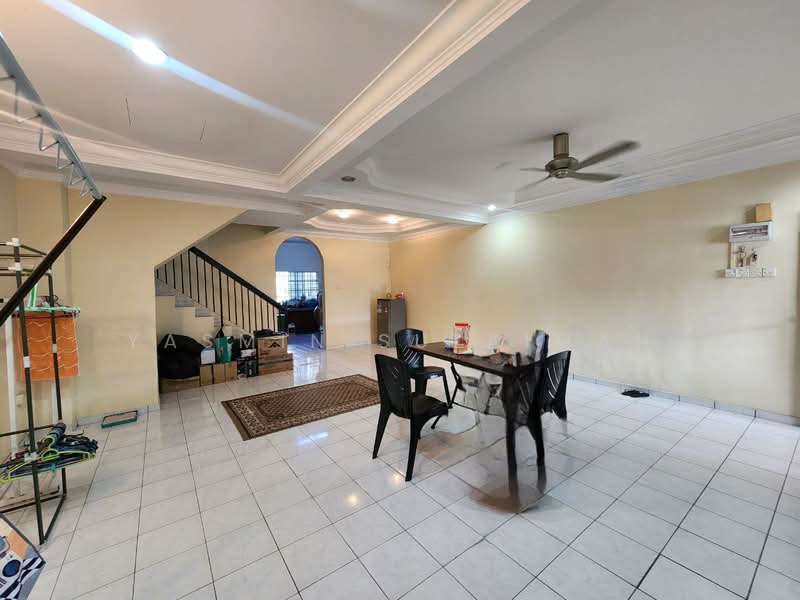 Taman Bayu Perdana untuk Untuk Dijual - RM 530,000, Mac 2026 - Living Room - PropertyGuru.com.my