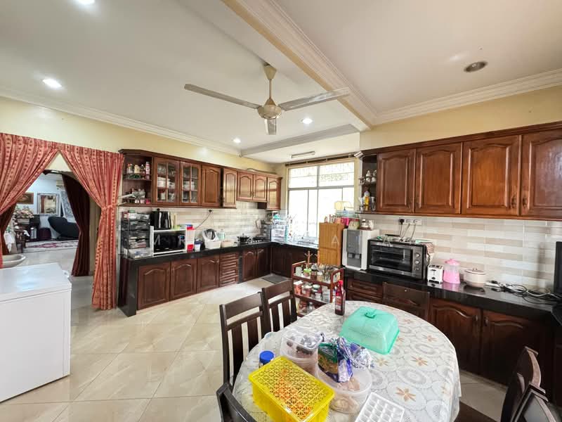 Seksyen 2 untuk Untuk Dijual - RM 2,200,000, Mac 2026 - Kitchen - PropertyGuru.com.my