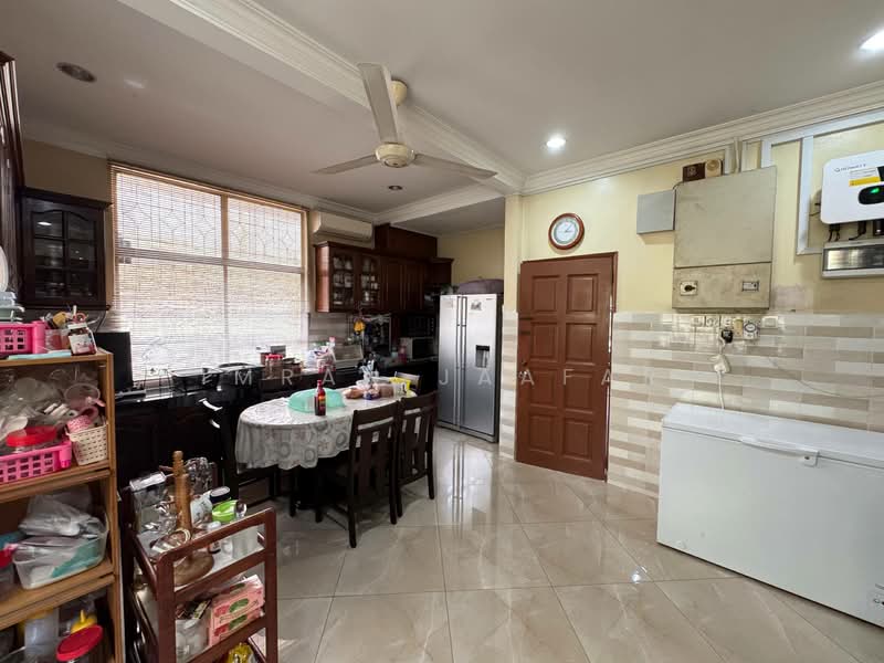 Seksyen 2 untuk Untuk Dijual - RM 2,200,000, Mac 2026 - Kitchen - PropertyGuru.com.my