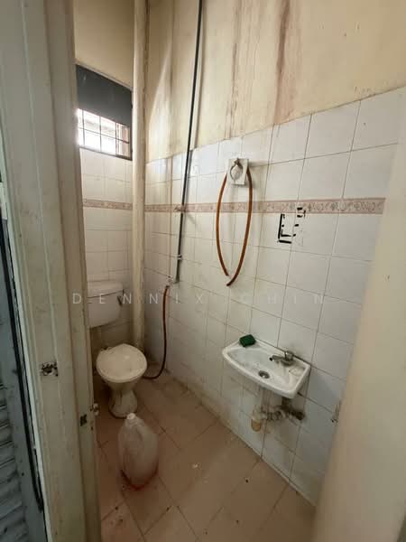 Shop / Office for Sale in Taman Putri Jaya (Cheras) - Dennix Chin - Bathroom - PropertyGuru.com.my