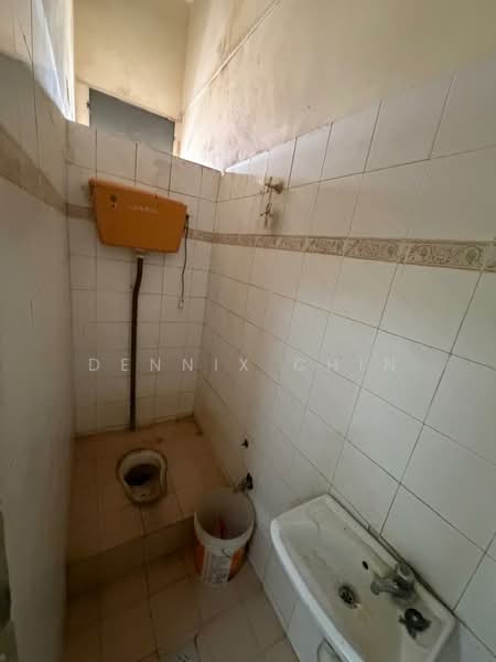 Shop / Office for Sale in Taman Putri Jaya (Cheras) - Dennix Chin - Bathroom - PropertyGuru.com.my