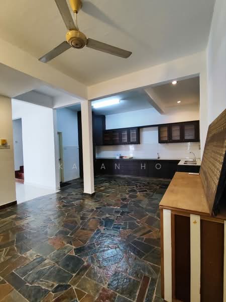 Semi-Detached House for Rent in Bandar Kinrara (Selangor) - Kavan Ho - Kitchen - PropertyGuru.com.my