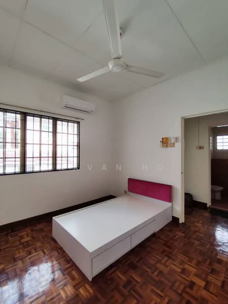 Semi-Detached House for Rent in Bandar Kinrara (Selangor) - Kavan Ho - Bedroom - PropertyGuru.com.my