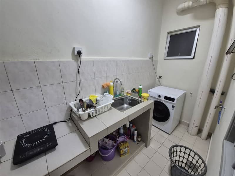 Pelangi Damansara untuk Untuk Disewa - RM 680 /bulan, Mac 2026 - Kitchen - PropertyGuru.com.my
