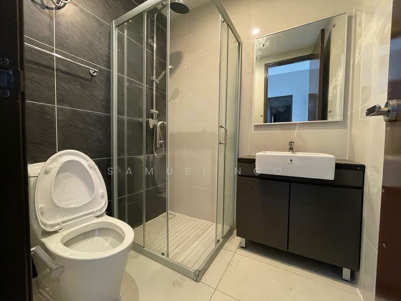 Condominium for Rent at Bay Laurel @ Country Garden Danga Bay - Samuel Ngo - Bathroom - PropertyGuru.com.my