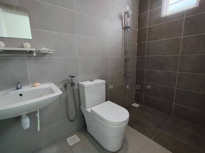Taman Kluang Indah untuk Untuk Disewa - RM 1,500 /bulan, Mac 2026 - Bathroom - PropertyGuru.com.my