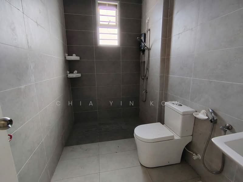 Taman Kluang Indah untuk Untuk Disewa - RM 1,500 /bulan, Mac 2026 - Bathroom - PropertyGuru.com.my