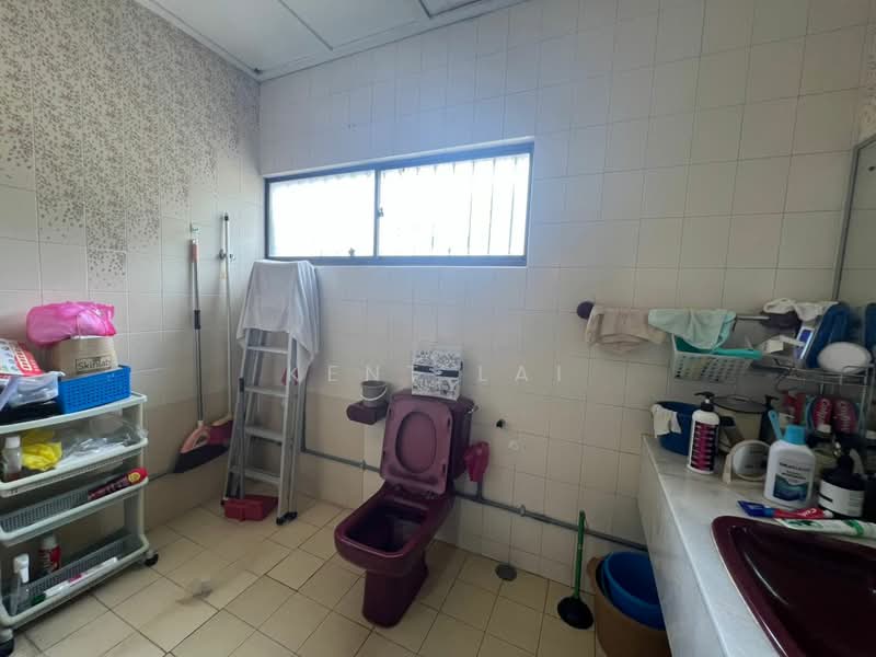 Bungalow for Sale in Taman United (Jalan Klang Lama (Old Klang Road)) - Kent Lai - Bathroom - PropertyGuru.com.my