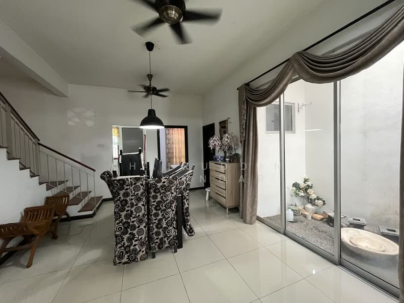 2-storey Terraced House for Rent in Klang (Selangor) - Khairuddin Iskandar - Dining Area - PropertyGuru.com.my