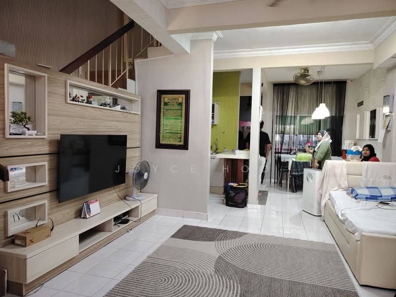 2-storey Terraced House for Sale in TAMAN PUCHONG UTAMA (Puchong) - Joyce Hoo - Living Room - PropertyGuru.com.my
